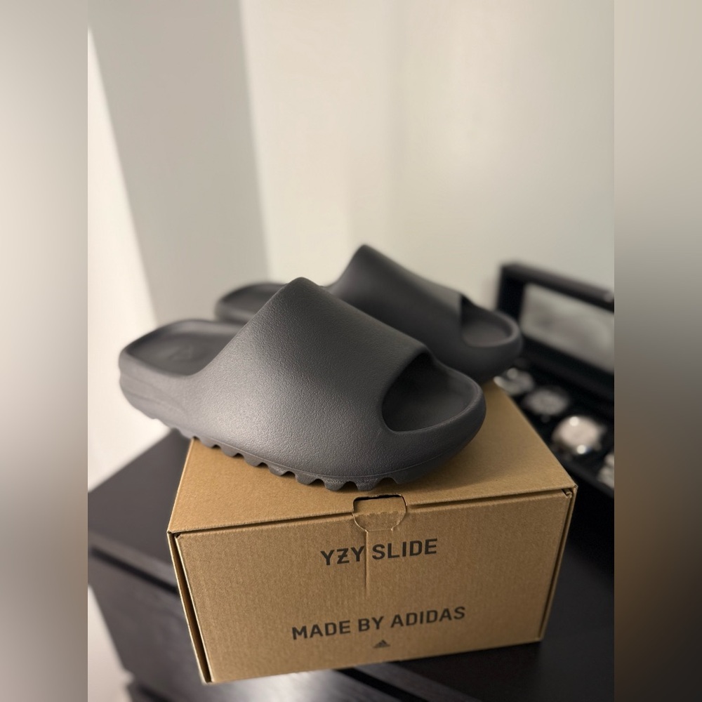 Yeezy slides size 8 in granite